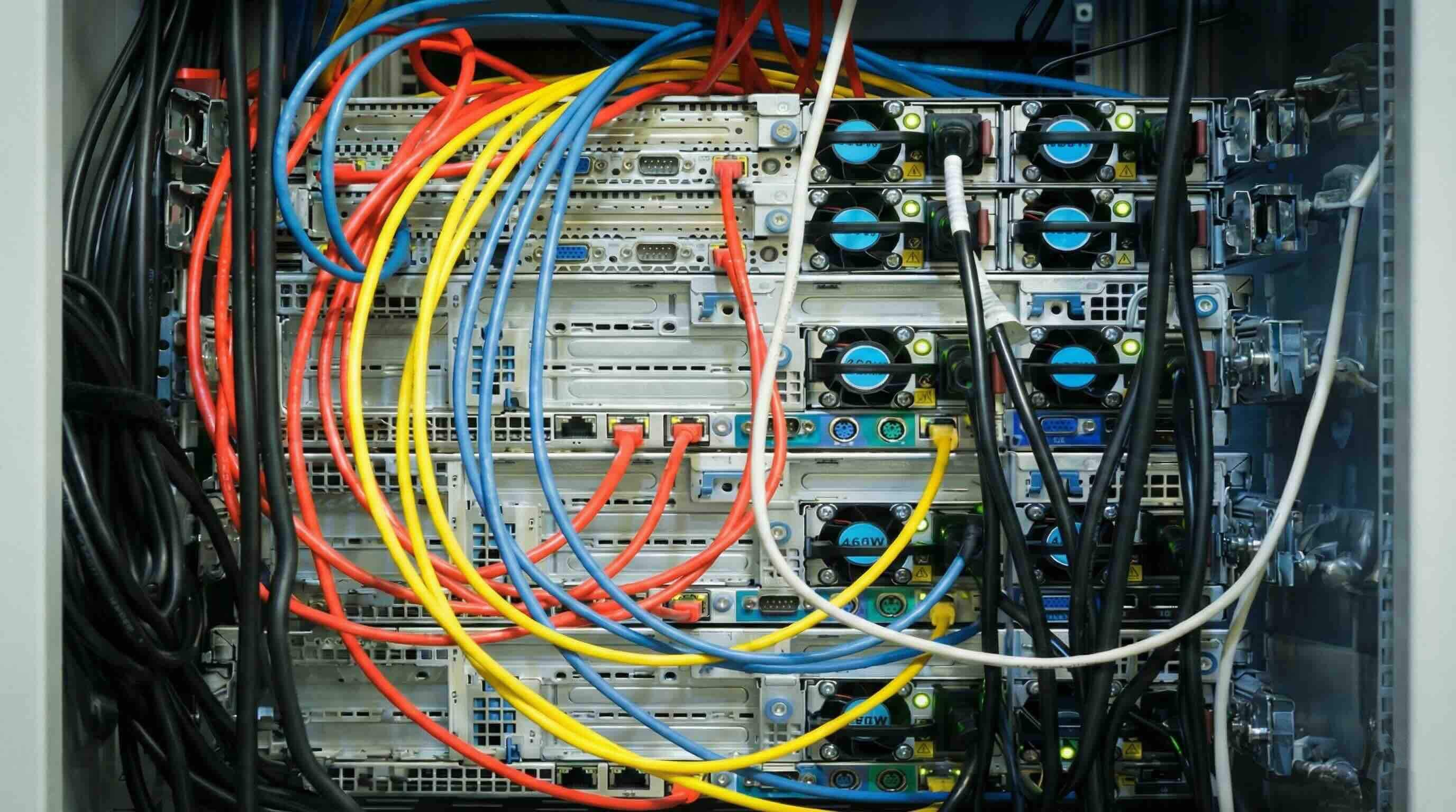 Data Center Cabling Guide: DAC vs. AOC, MPO Polarity & OS2